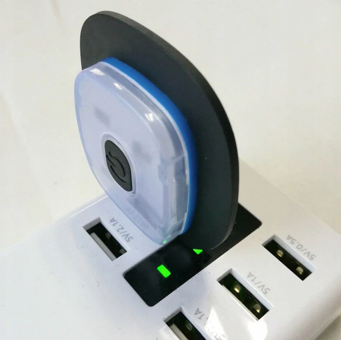 Caciula unisex cu led, Zola, reincarcabil USB, luminare in 3 moduri, marime universala, neagra Caciula unisex cu led, Zola, reincarcabil USB, luminare in 3 moduri, marime universala, neagra